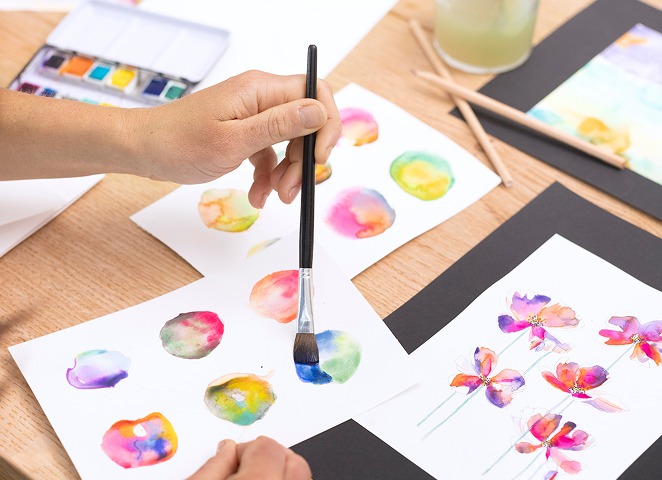 Can creativity reduce stress and promote happiness?